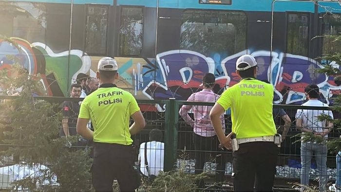 stanbul'da Marmaray'da intihar