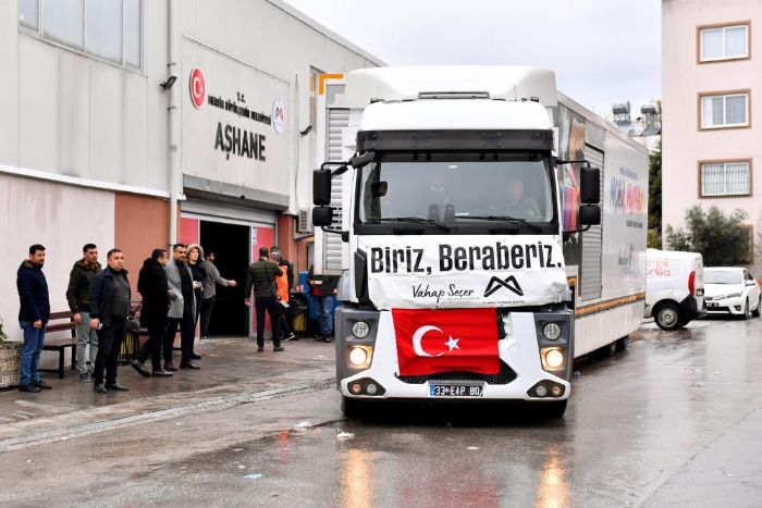 Mersin Bykehir Belediyesi depremzedelerin yannda oldu