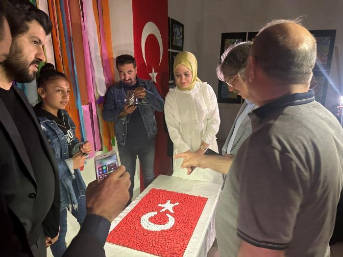 Ar'da rencilerin yl sonu sanat eserleri sergilendi