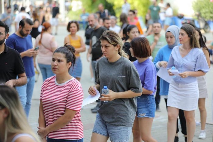 Bayrakl retmenlerini snavla belirliyor