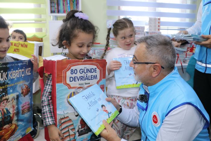 'Hediyem Kitap Olsun' kampanyasyla okullara kitap destei yapld