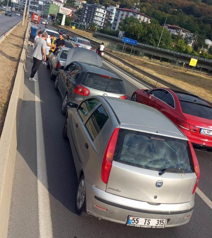 Zincirleme trafik kazasnda 5 ara birbirine girdi