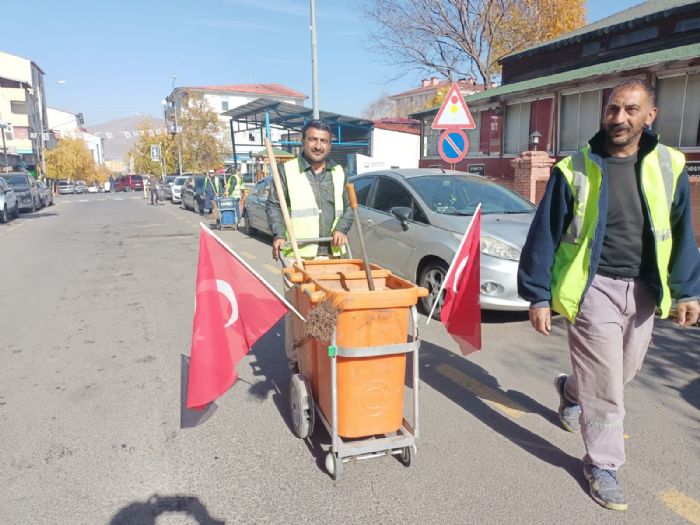 Vali iek, tebrikleri makamnda kabul etti