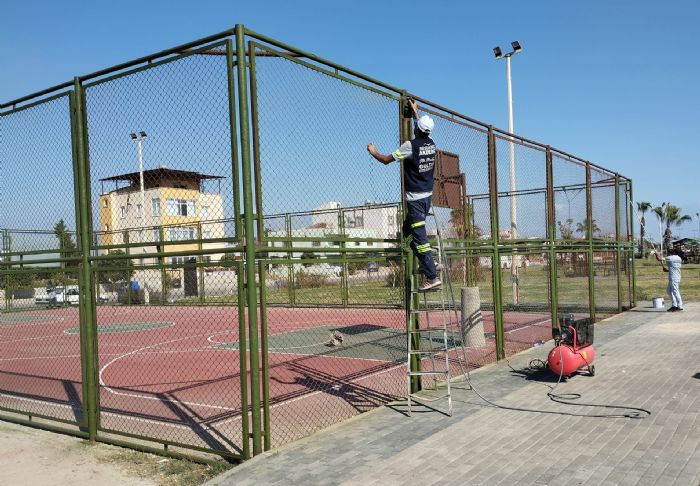 Akdenizde yollar, parklar ve spor tesisleri yenileniyor