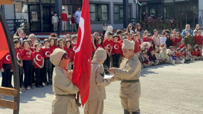 anakkaleyi okullarnn bahesinde canlandrdlar