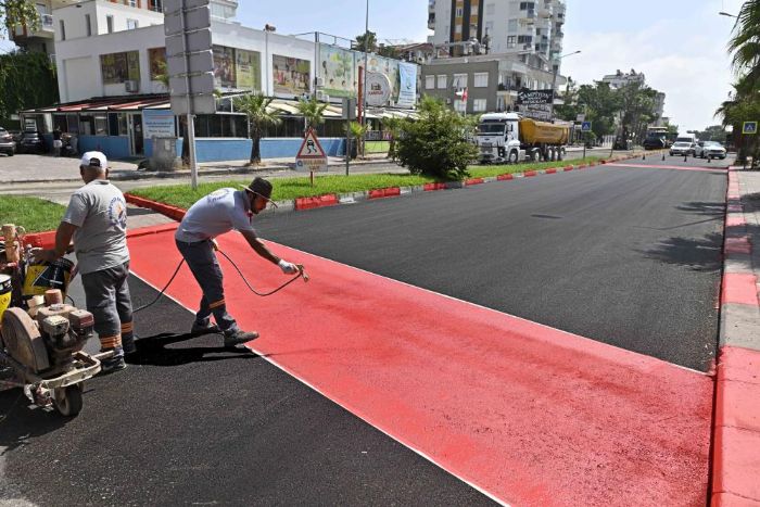 Lara Caddesi yenilendi