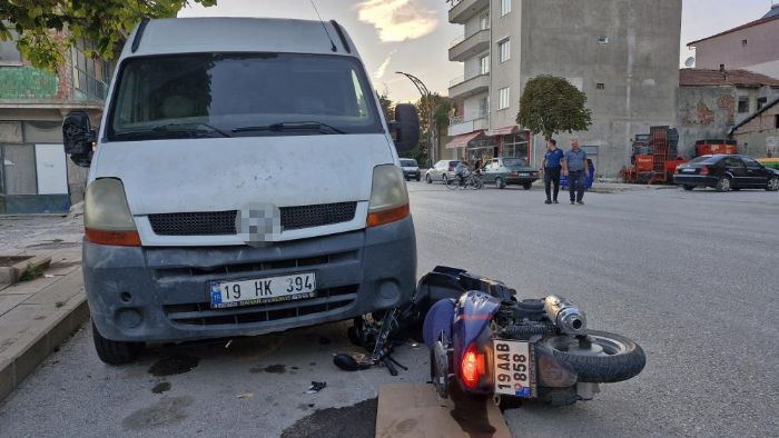 Kontrolden kan motosiklet ticari aracn altna girdi