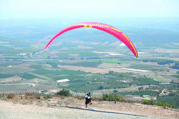 Yeniehir Gelincik Tepesi hava sporlarnn merkezi haline geliyor