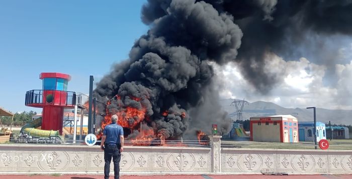 Telefon bomba gibi patlamt, teknik servis vatanda byle uyard