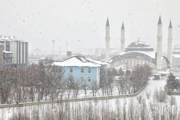 Kar ya eitime engel oldu