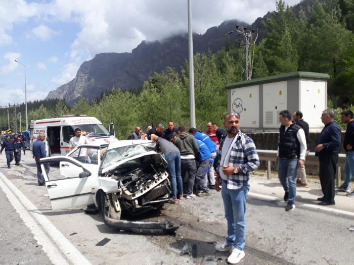 Antalya- Isparta karayolunda 2 ara birbirine girdi