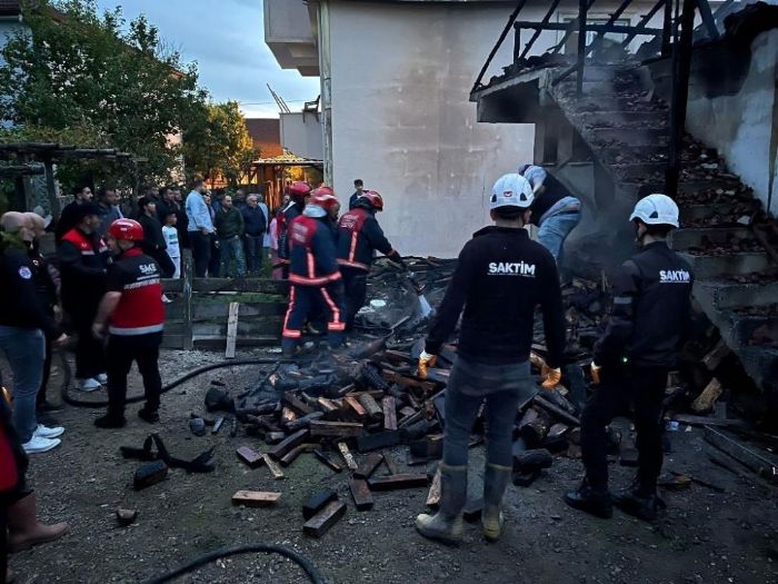 Alevlere teslim olan tek katl ev kullanlamaz hale geldi