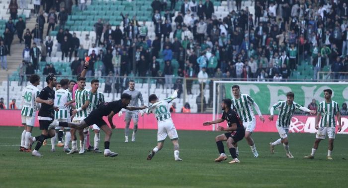 Bursaspor-Diyarbekirspor manda ortalk kart, mata 5 krmz kart kt