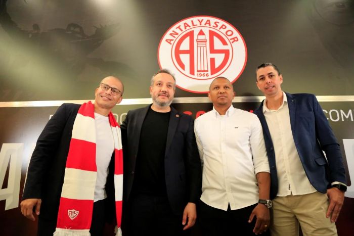 Alex de Souza, Antalyaspor ile 2 yllk szleme imzalad