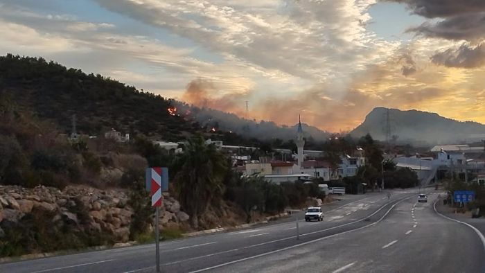 Mersin Bozyaz'da orman yangn bymeden sndrld