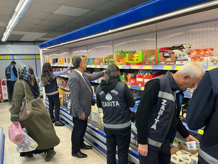 Hakkari'de Zabta Ekipleri Zincir Marketlerde Fiyat ve Etiket Denetimleri Gerekletiriyor