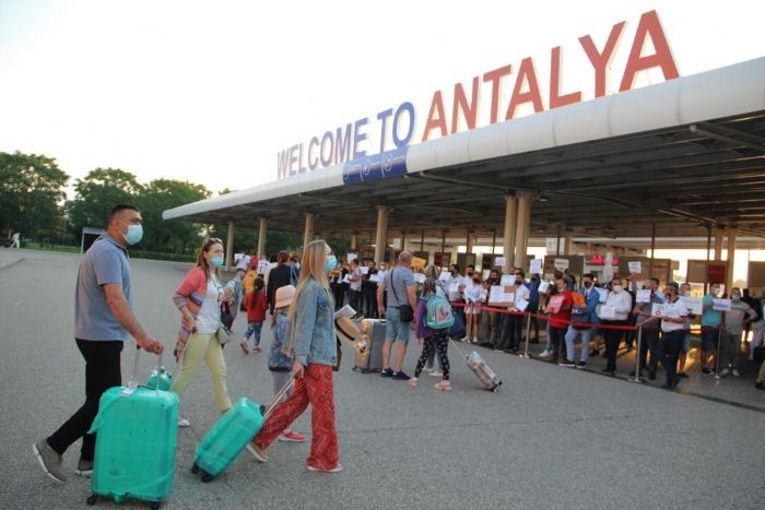  Antalya’ya 26 gnde 6 bin 195 uak ile 1 milyon 200 bin yabanc turist geldi