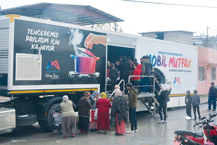 Tarsusta 11 noktada Mahalle Mutfaklar scak yemeklerle yer alyor