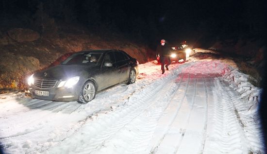 Yaylada mahsur kalan piknikiler 8 saatte kurtarld