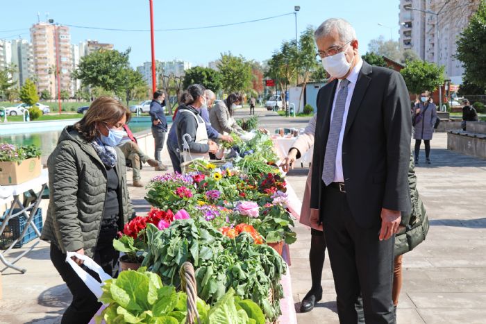 Kadnlar rettikleri rnleri halkla buluturuyor