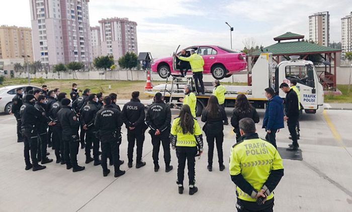 evik kuvvet polislerine simlasyon aracnda trafik eitimi