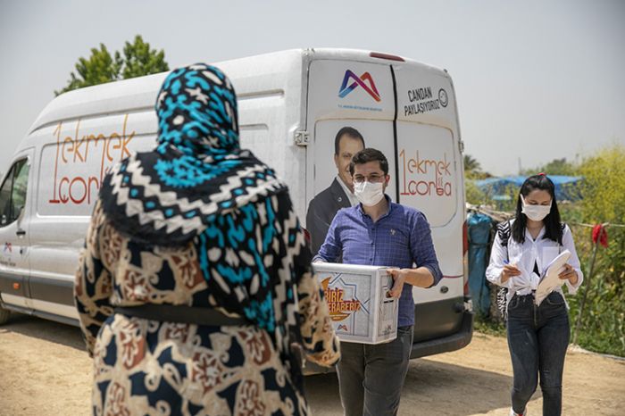 Bykehir Belediyesinden tarm iilerine bayram ncesi gda kolisi