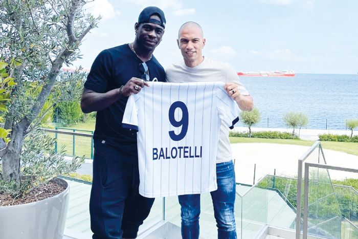 Balotelli 9 numaral formay giyecek