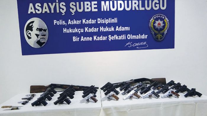 Mersin polisi son 6 ayda 499 ruhsatsz tabanca ile 247 tfek ele geirdi