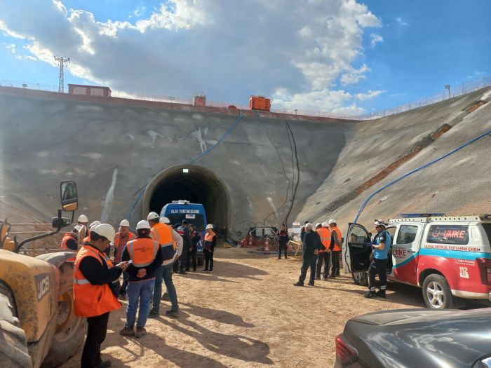 Kayseri Hzl Tren antiyesinde Ac Kaza: 1 i Hayatn Kaybetti, 1 i Yaraland