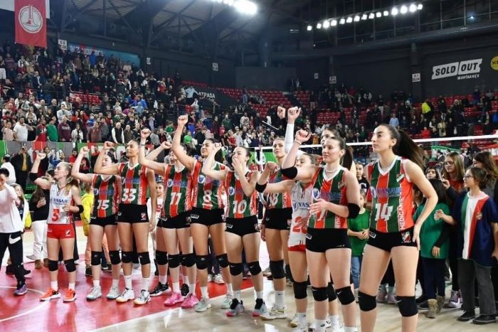 Voleybolda zmir derbisi   