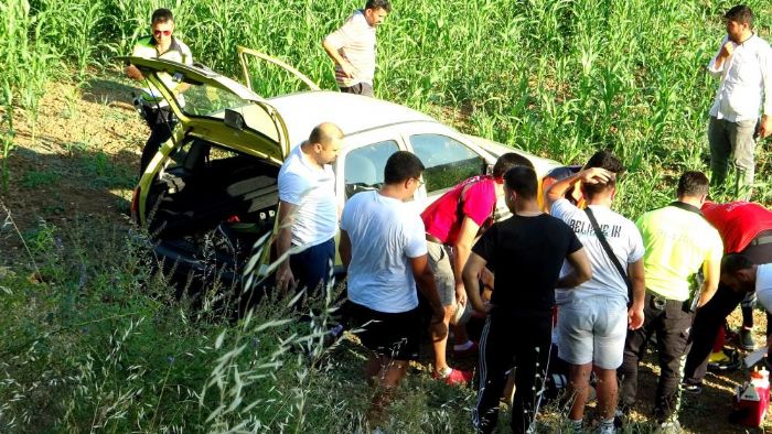 Hamile kadnn kulland otomobil tarlaya utu: 1 ar yaral