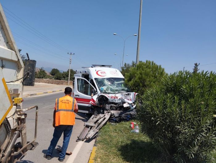 Gaziantep'te vakadan dnen ambulans tankere arpt: 3 salk yaral