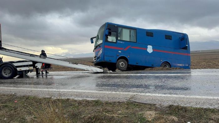 Devrilen cezaevi aracndaki yaralanan jandarma ve mahkumlarn isimleri belli oldu