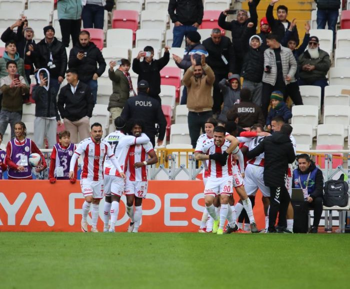 Sivasspor, evinde Hatayspor'u yendi