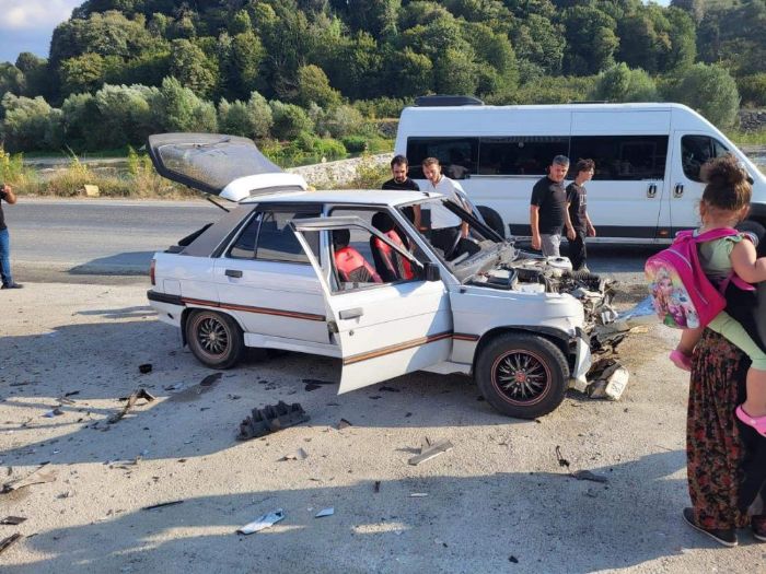 Alapl'da trafik kazas