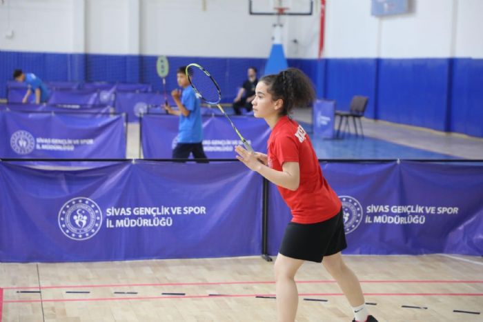 ANALG badminton grup msabakalar Sivasta balad