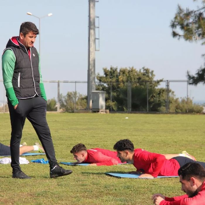 Krmz-lacivertlilerin zorlu konuu Belediye Derincespor 