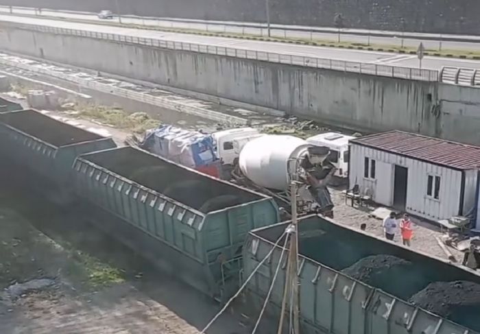 Beton Mikseri ile tren kaza yapt: maddi hasar olutu