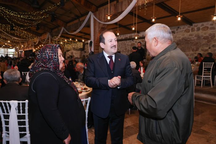 Mersin'in kurtuluunun yl dnmnde ehit aileleri ve gaziler onuruna yemek dzenlendi