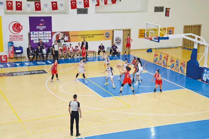 Kadn Basketbol ve hentbol takmlar galibiyet serisini srdrd