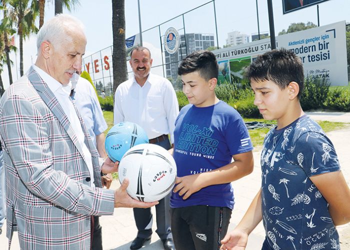 Akdeniz Belediyesinde futbol, basketbol ve tenis eitimleri balyor