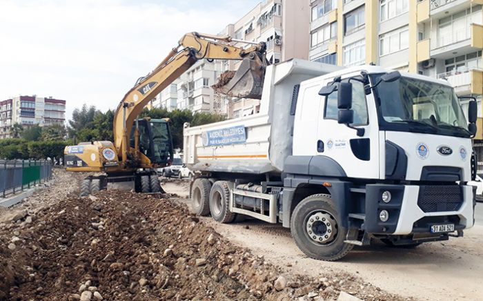 Akdenizde asfalt, kaldrm, yol ama hizmetleri devam ediyor