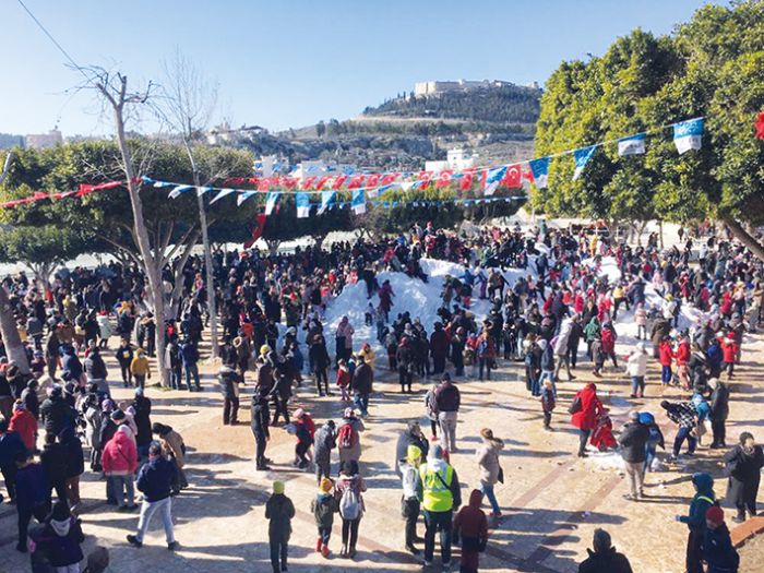 Mahalle yollarn kapatan tonlarca kar ehirde ocuklarn elencesi oldu