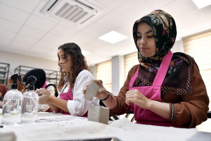 Seramik kursuyla  yeni meslek alanlarnn kaps alyor   