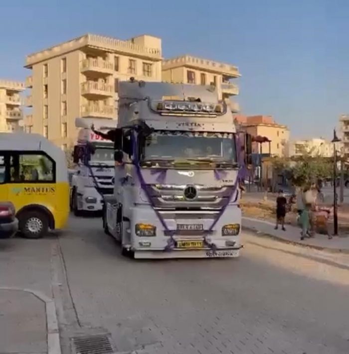 Nusaybin’de dnyaevine giren damat, trn gelin arabas yapt