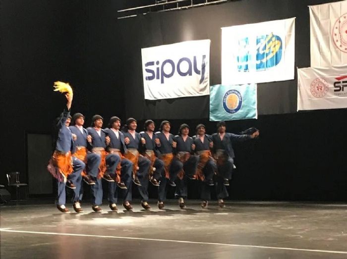 Bitlis Eren niversitesi folklor ekibi birinci oldu