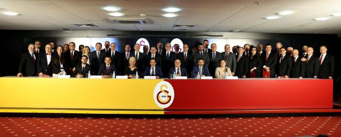 Galatasarayda Ali Yce istifa etti