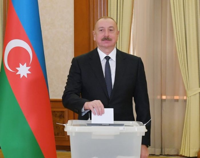 Cumhurbakan Aliyev, oyunu igalden kurtarlan Hankendide kulland