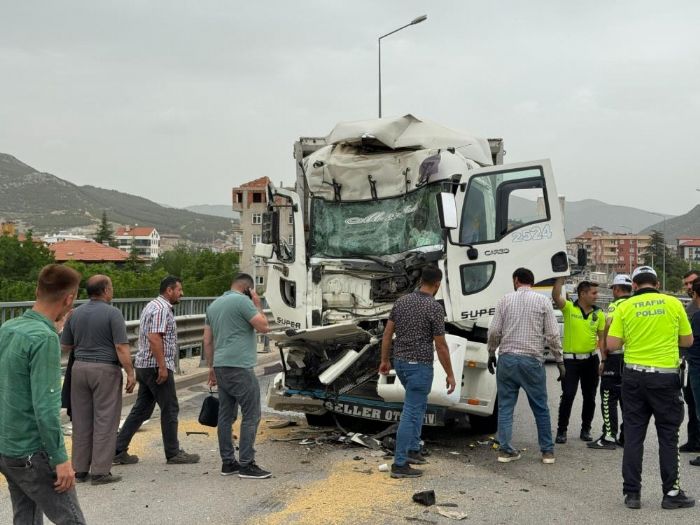  Burdur'da tra arkadan arpan kamyon srcs yaraland