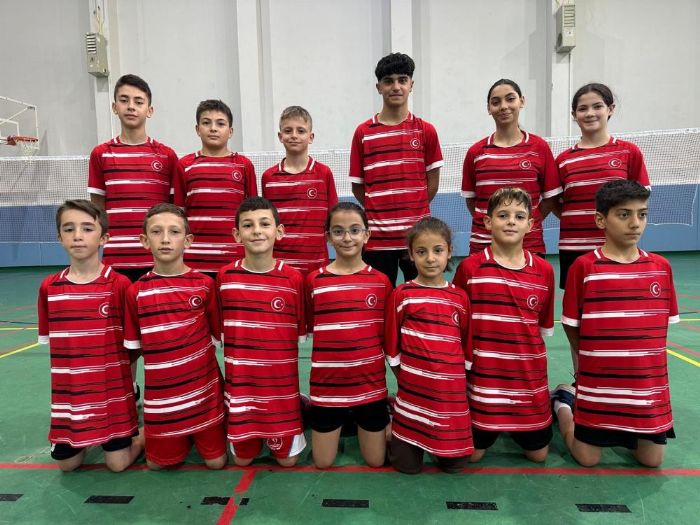 Erzincan'n minik badmintoncular milli takma davet edildi